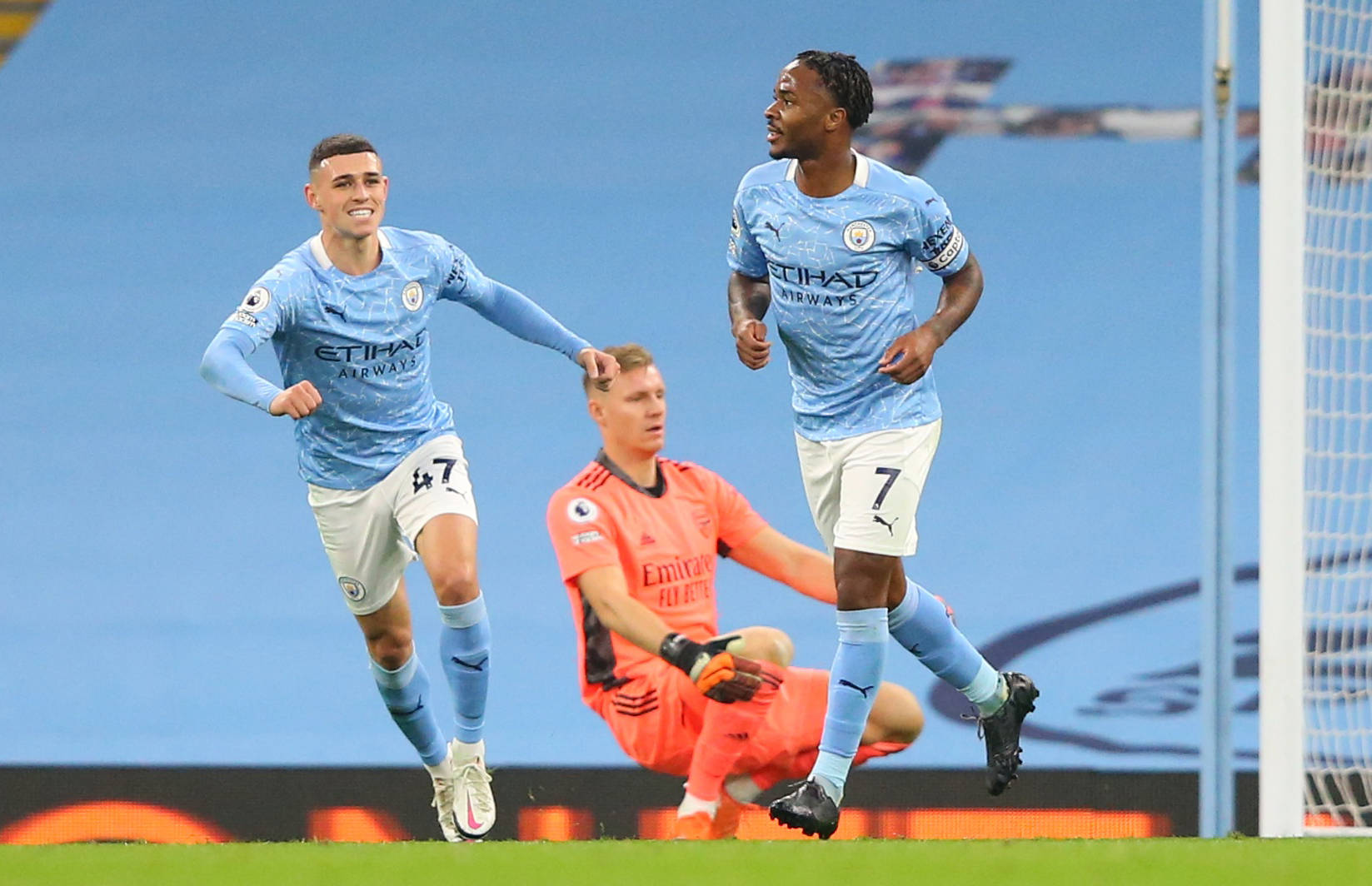 他屢次利用 他屢次利用